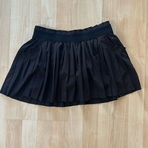 Head XS Black Pleated/Ruffled Tennis Skirt with Built in Shorts and Pockets